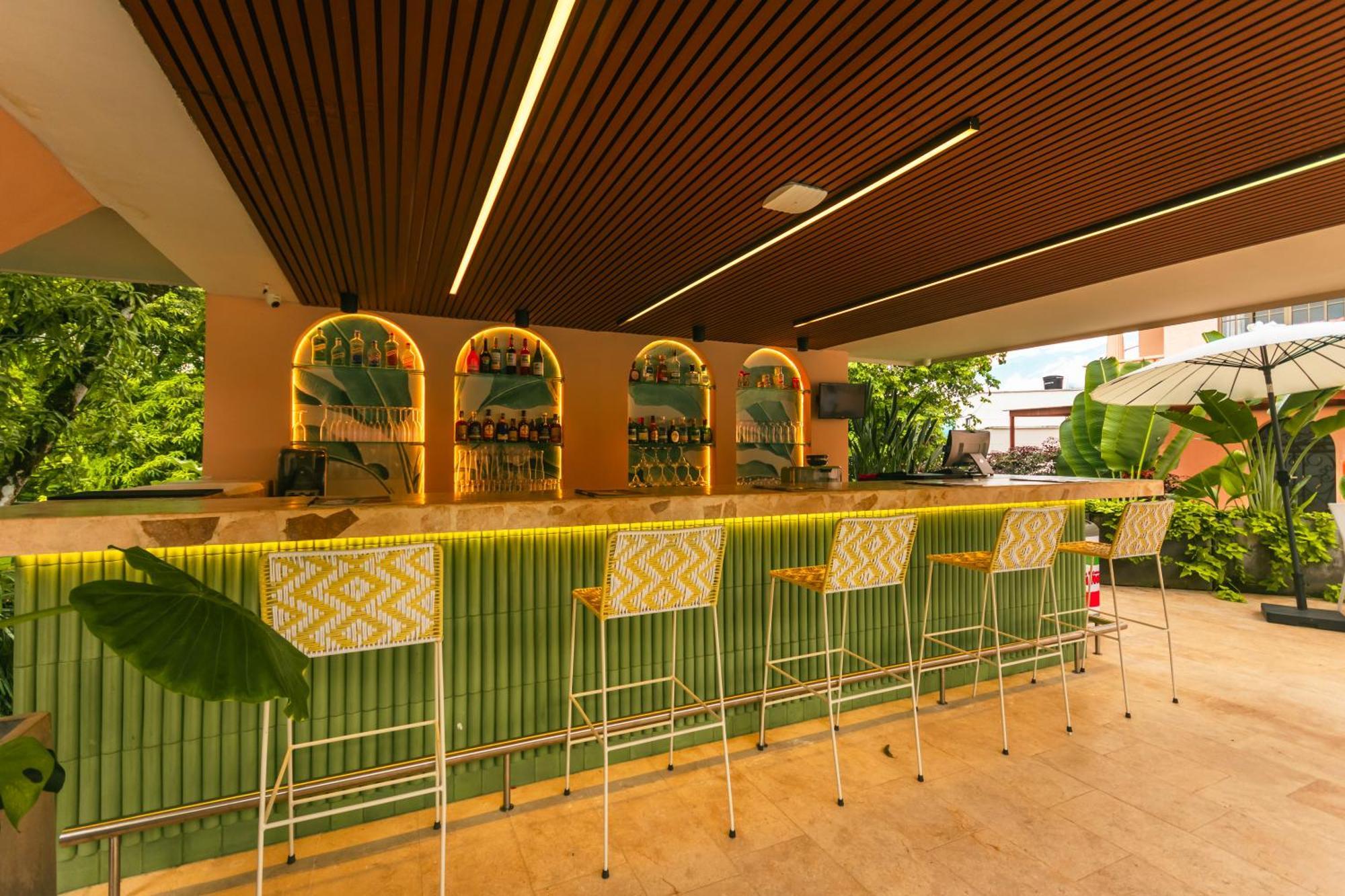 Del Tropico Hotel Sopetran Luaran gambar