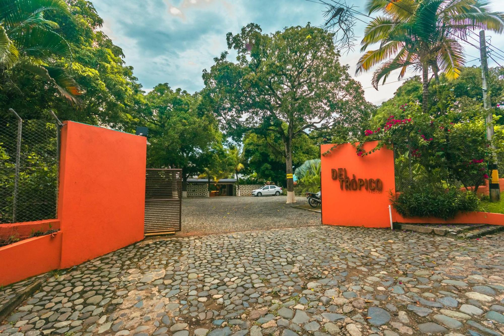 Del Tropico Hotel Sopetran Luaran gambar